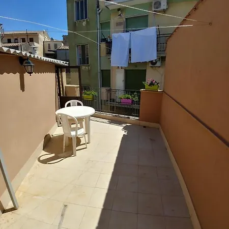 Nyaraló Planet Bronte